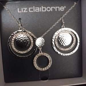 Necklace earrings set